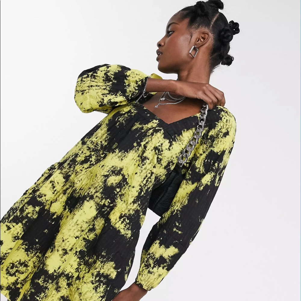 Square neck smock dress in black and yellow wash